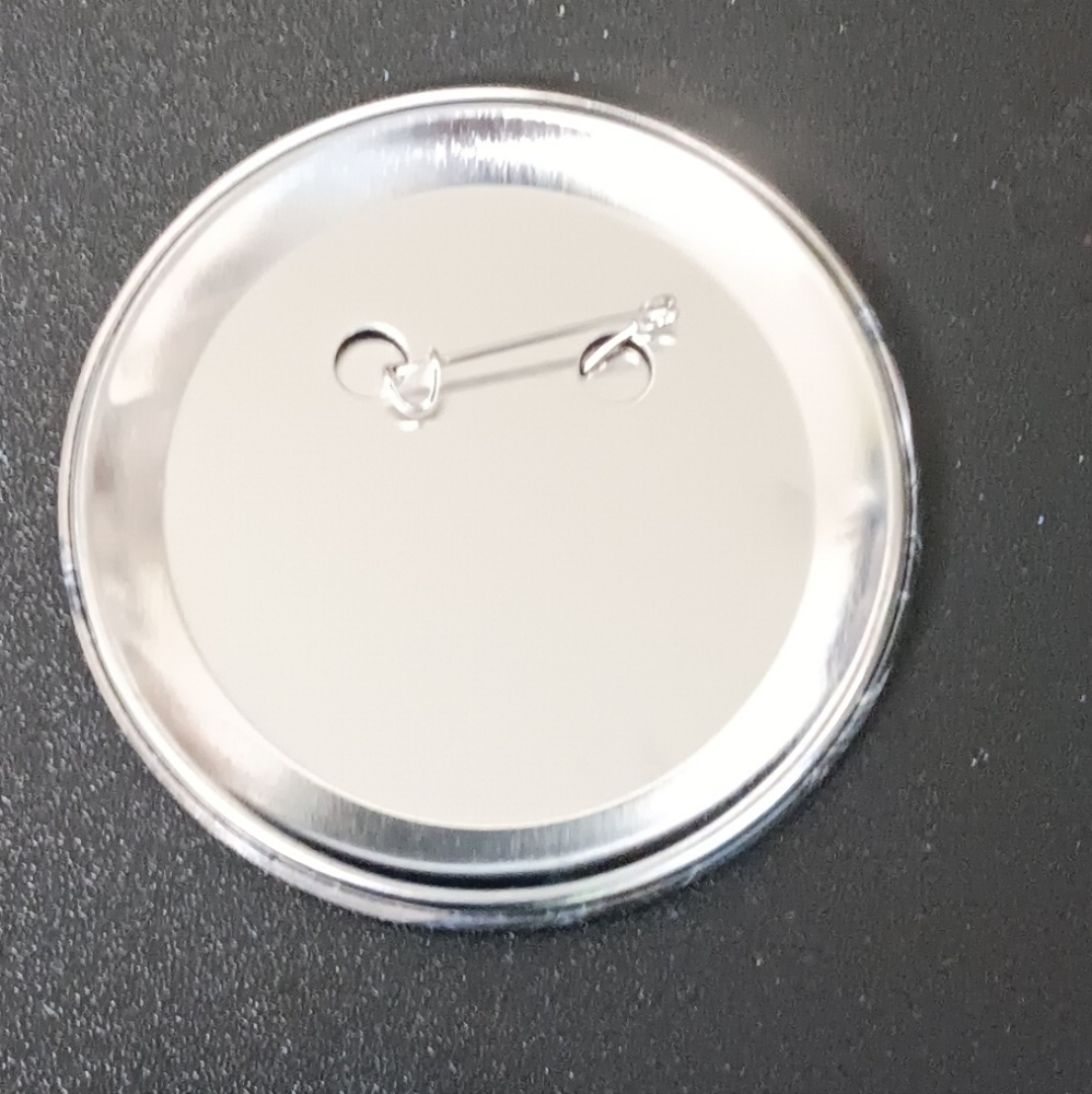Alien Button Pin (NEW) - Picture 3 of 3